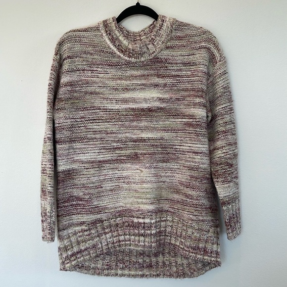 Beautiful Old Navy Sweater Size S - Picture 1 of 4